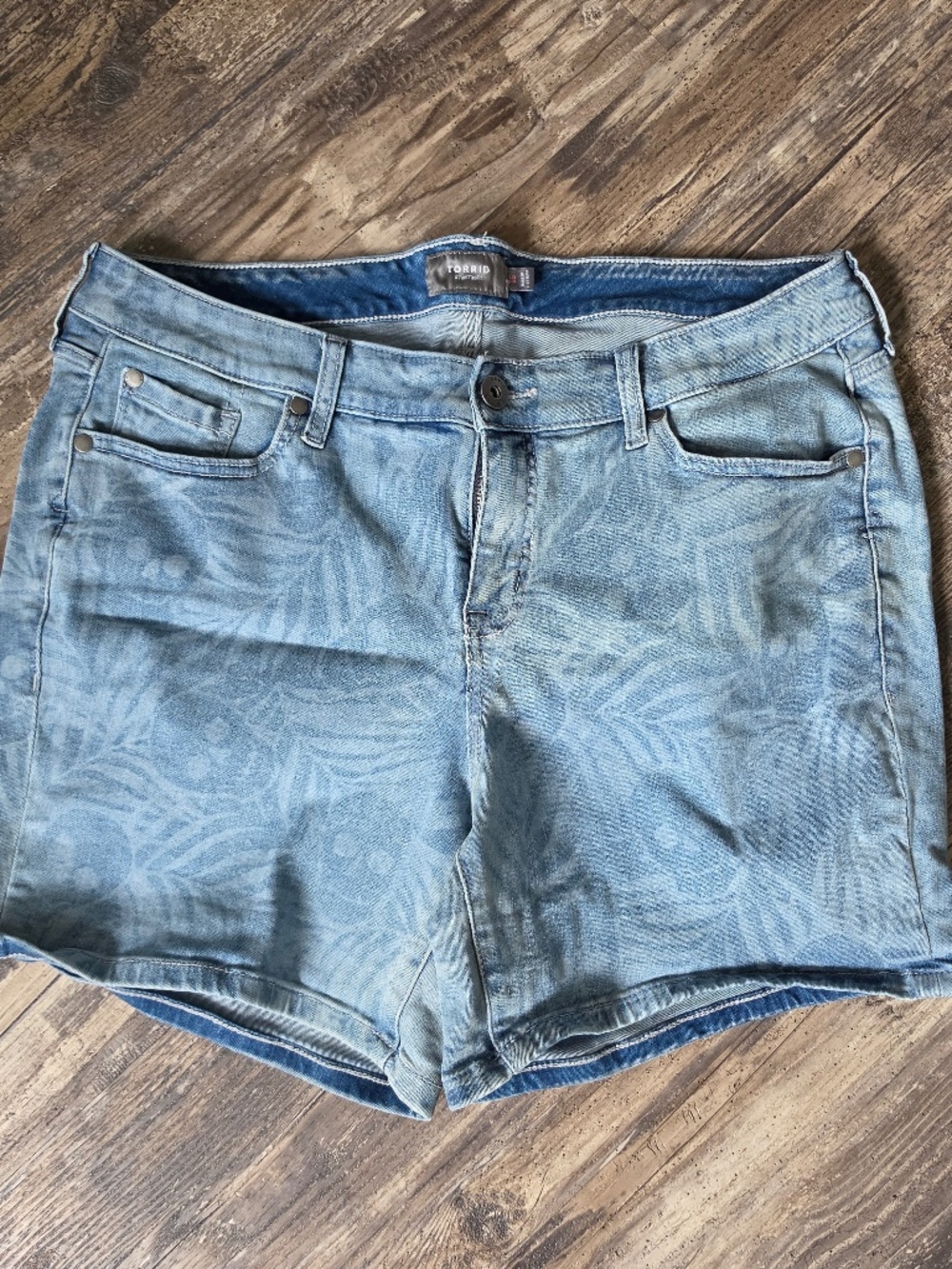 5" Mid-Rise Graphic Skull & Leaf Super Soft Short Size 16